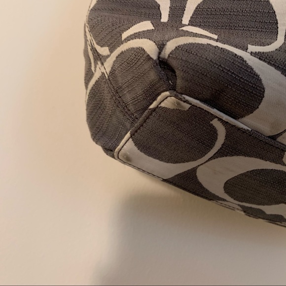 GUC Coach Signature Jacquard Hobo Bag - Picture 4 of 6